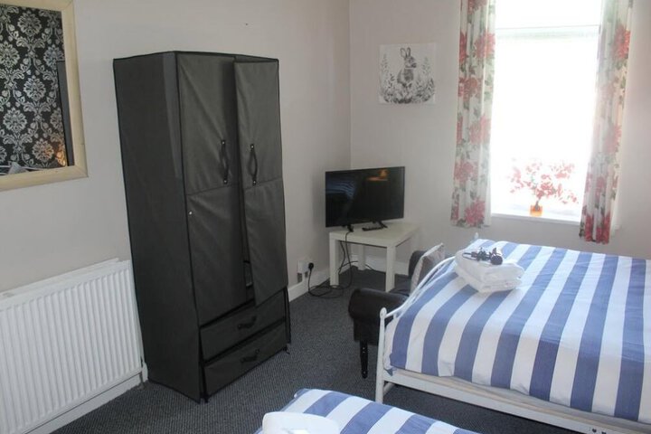 Room 7 of 33