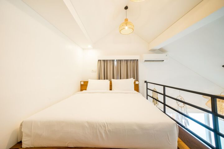 Room 6 of 28