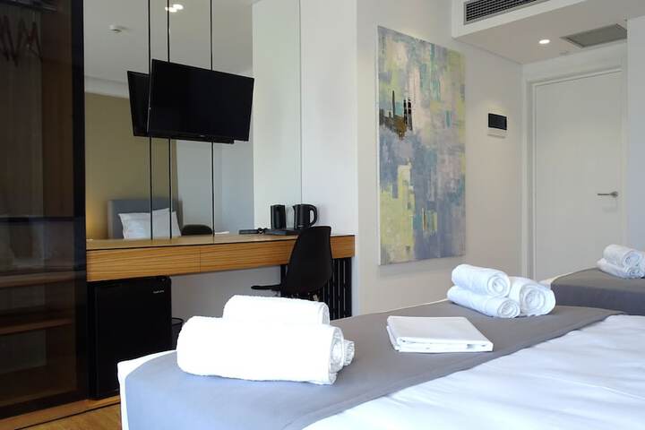 Room 15 of 94