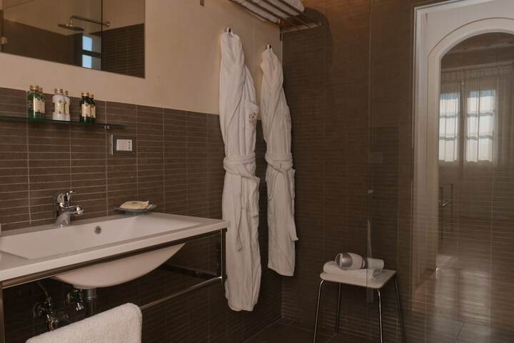Room 28 of 51