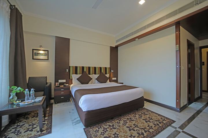 Room 27 of 83