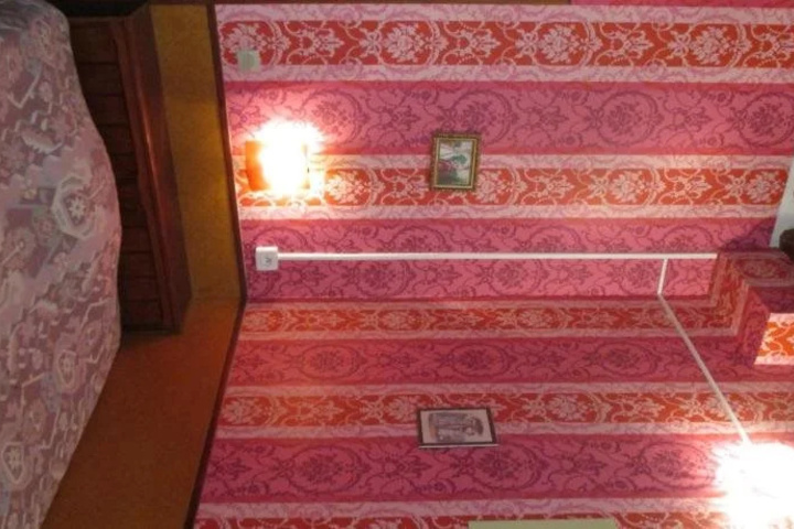Room 9 of 15