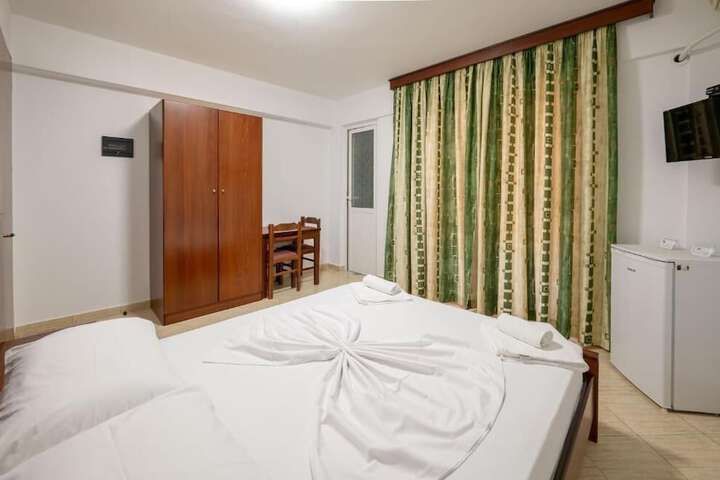 Room 32 of 59