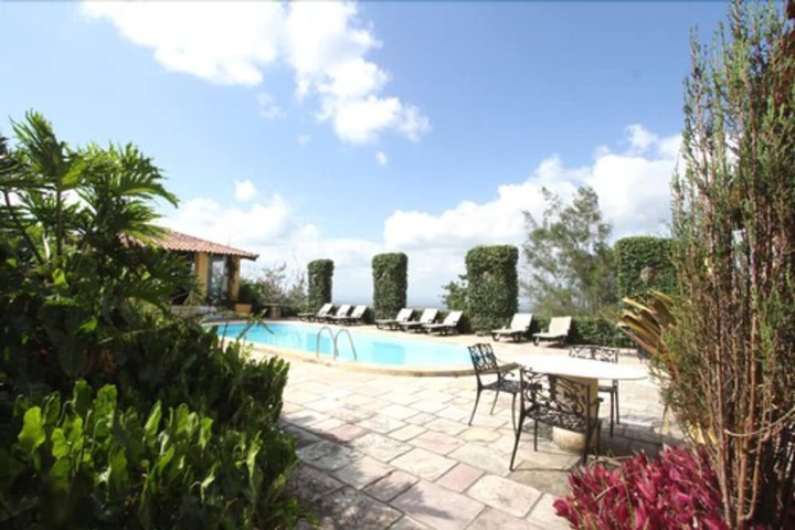Hotel Pool