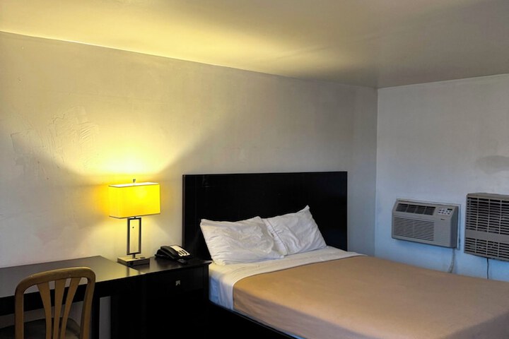 Room 12 of 30