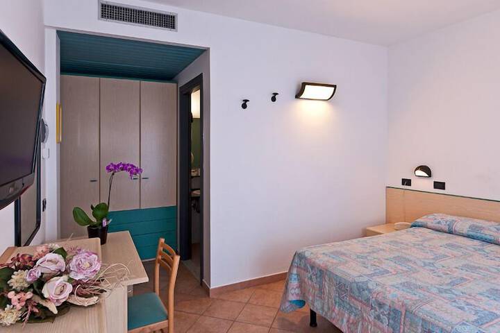 Room 11 of 47