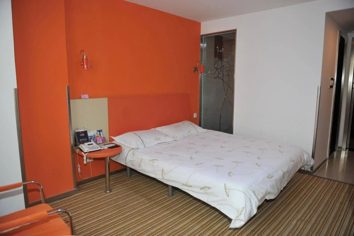 Room 4 of 19