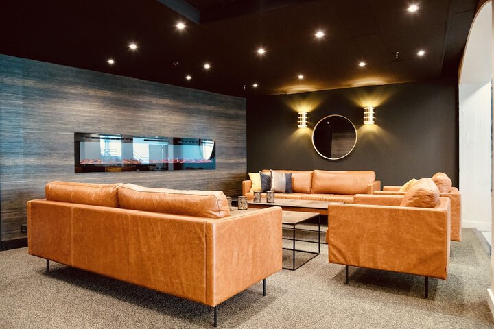 Lounge 57 of 60