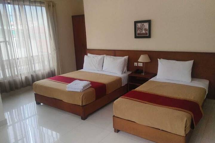 Room 6 of 12