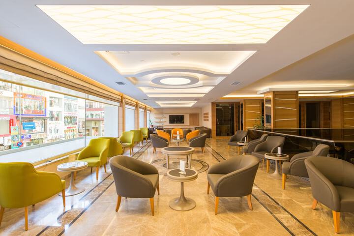 Entrance & Lobby