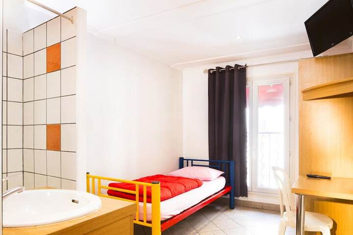 Room 9 of 38