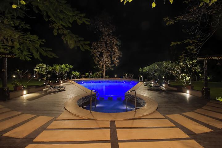 Pool 10 of 29