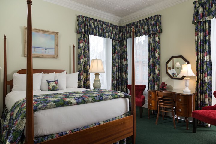 Room 8 of 40