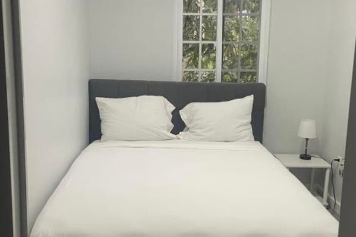 Room 8 of 33