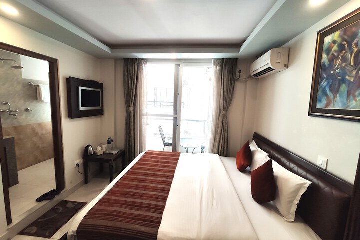 Room 6 of 15