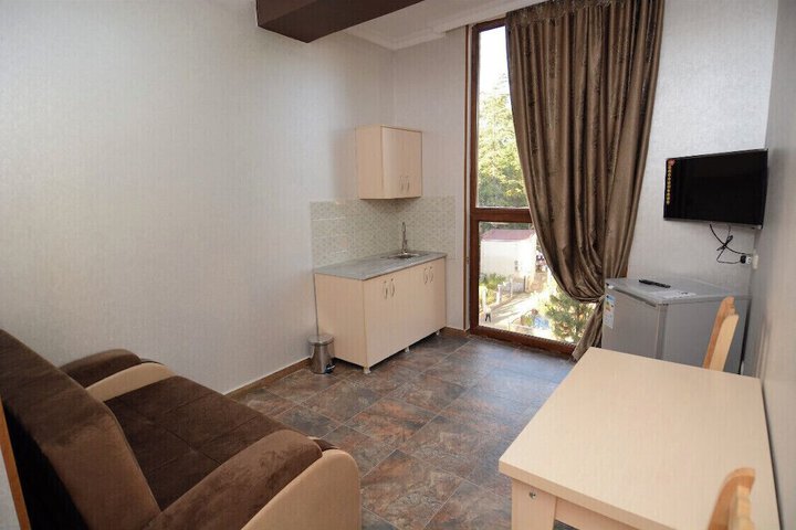 Room 10 of 17