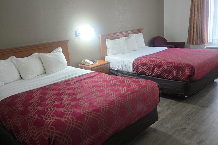 2 Queen Beds (4 of 7)