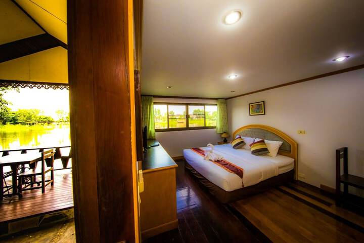 Room 5 of 93