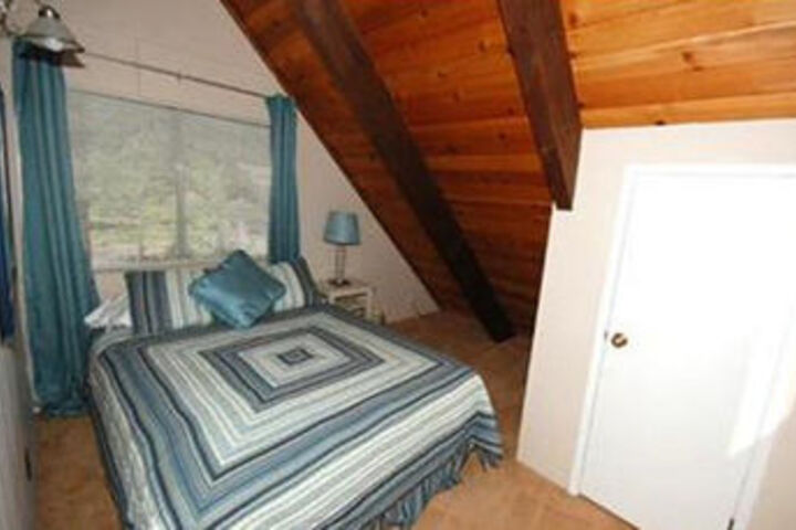 Room 4 of 8