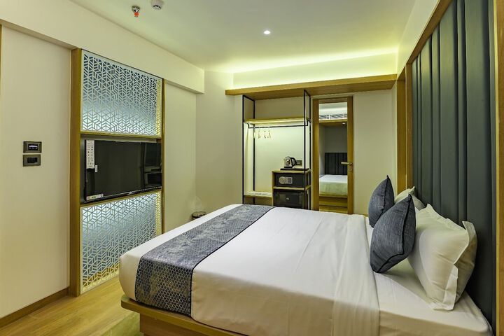 Room 11 of 29