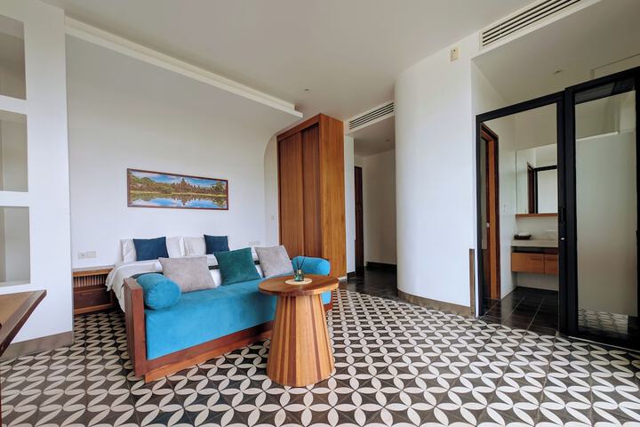 Room 8 of 30