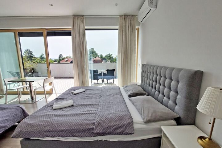Room 6 of 43