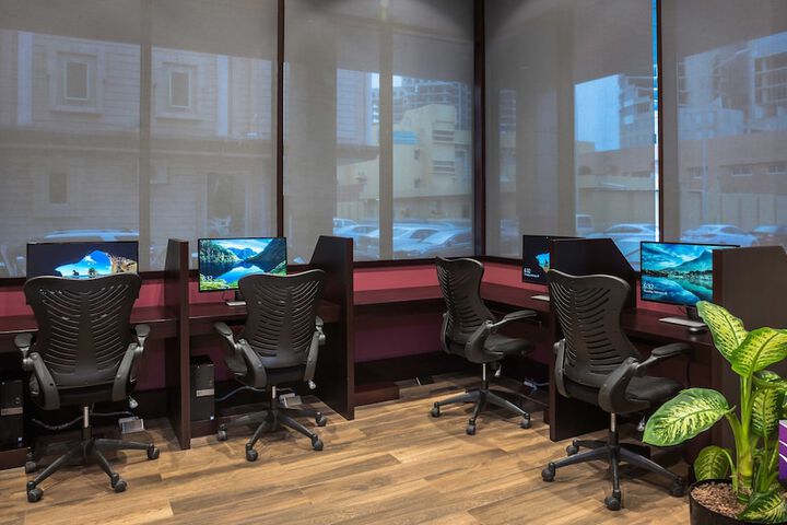 Business Center 65 of 67