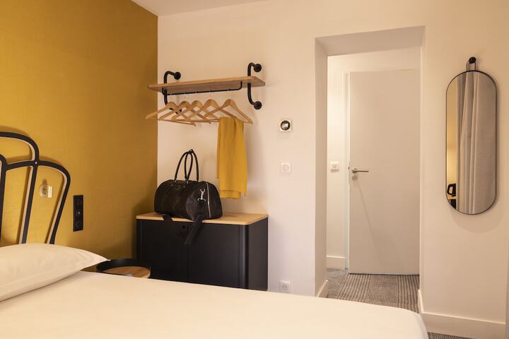 Room 4 of 34