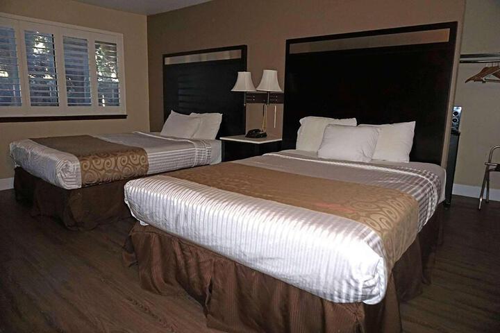 2 Double Beds (6 of 6)