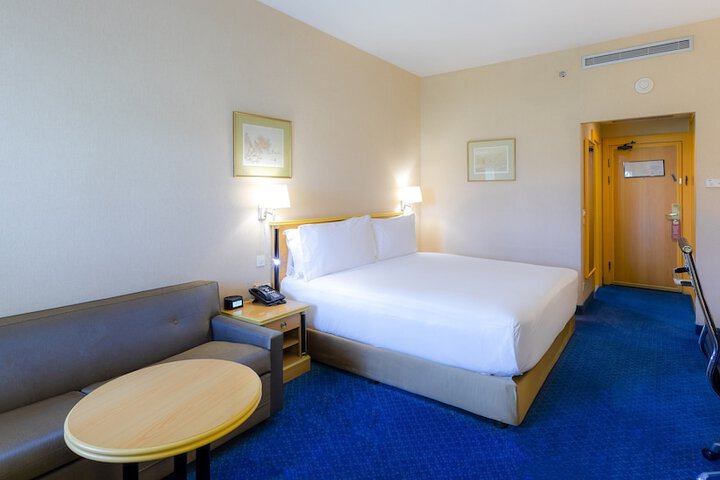 Room 30 of 109