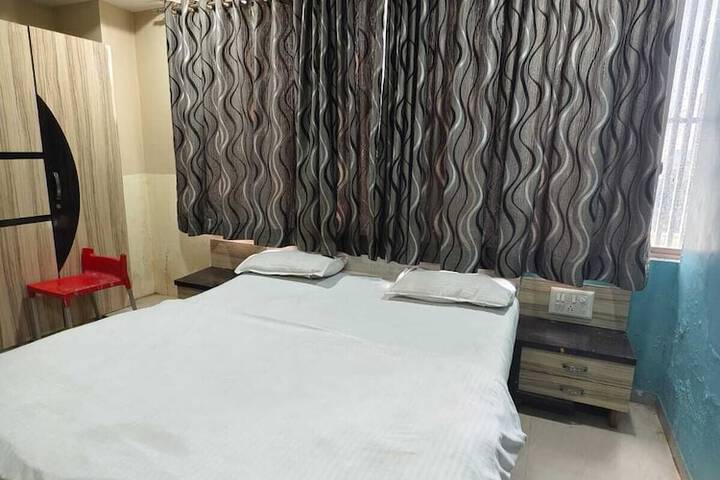 Room 3 of 10