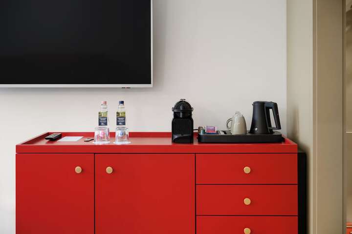 Room 32 of 60