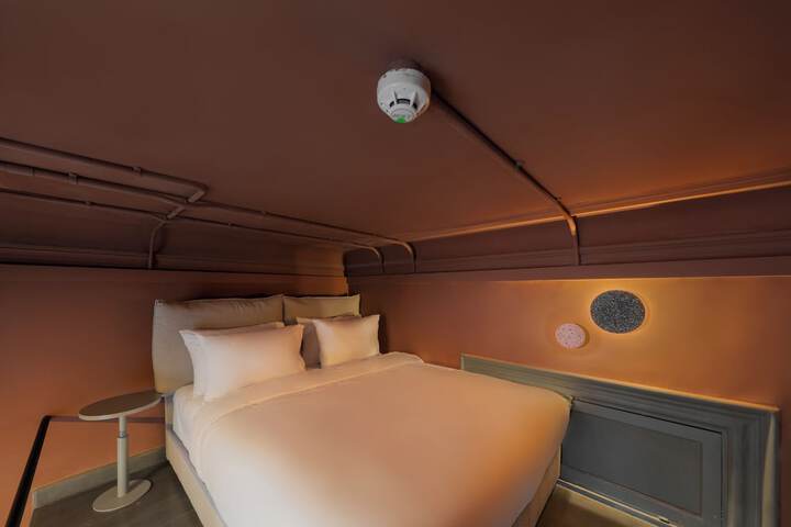Room 8 of 24