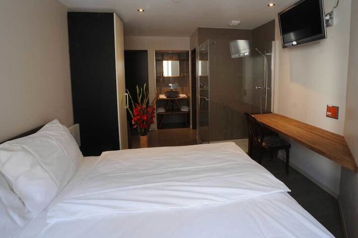 Room 6 of 32