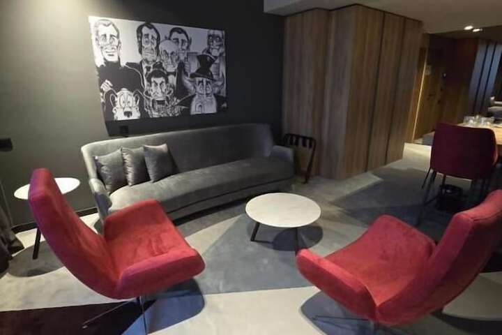 Room 10 of 46