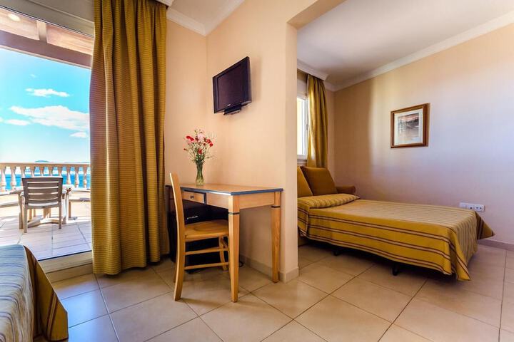 Room 6 of 42