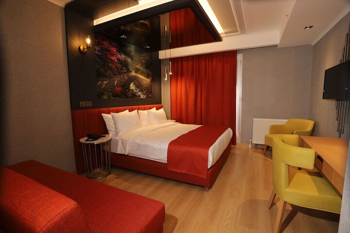 Room 10 of 31