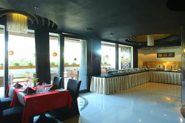 Dining Photos