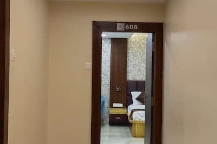 Room 5 of 9