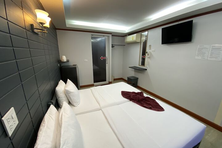 Room 9 of 36