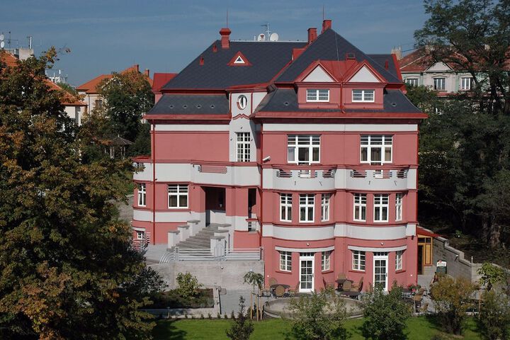 Hotel Entry