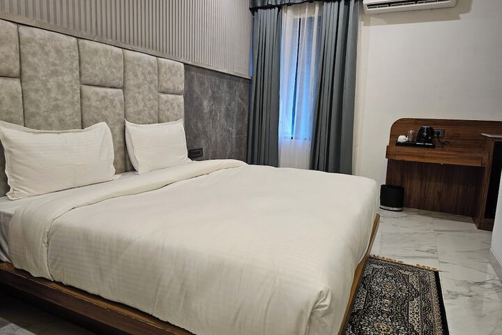 Room 13 of 52