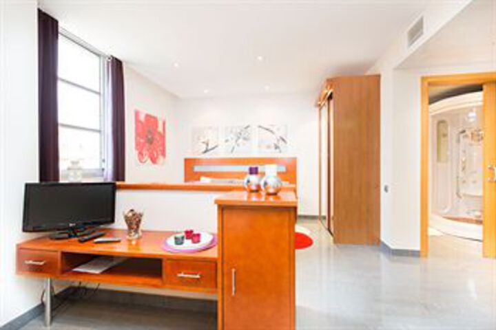 Room 9 of 35