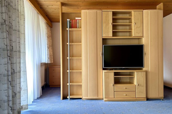 Room 83 of 114