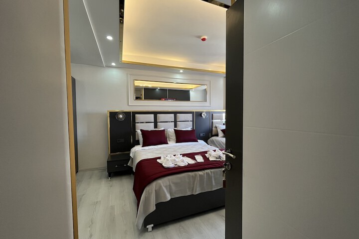 Room 5 of 108