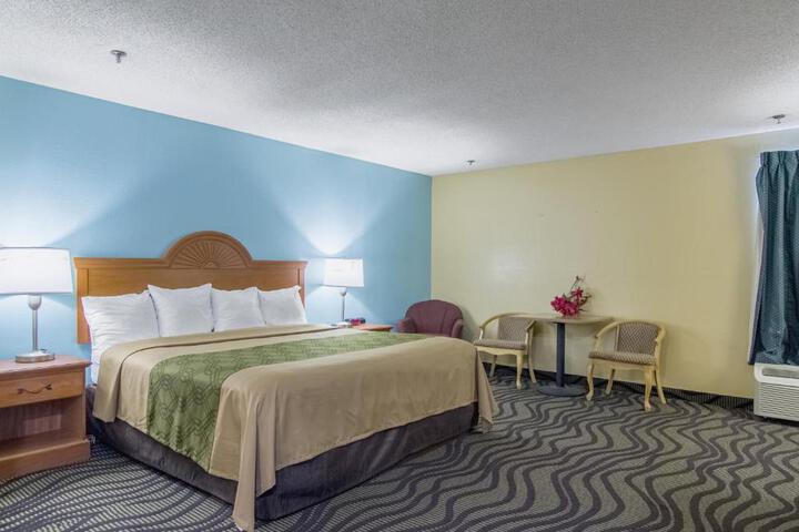 1 King Bed (9 of 9)