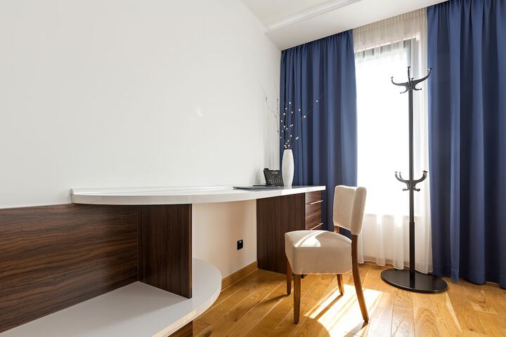 Room 21 of 36