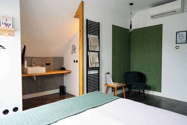 Room 21 of 50