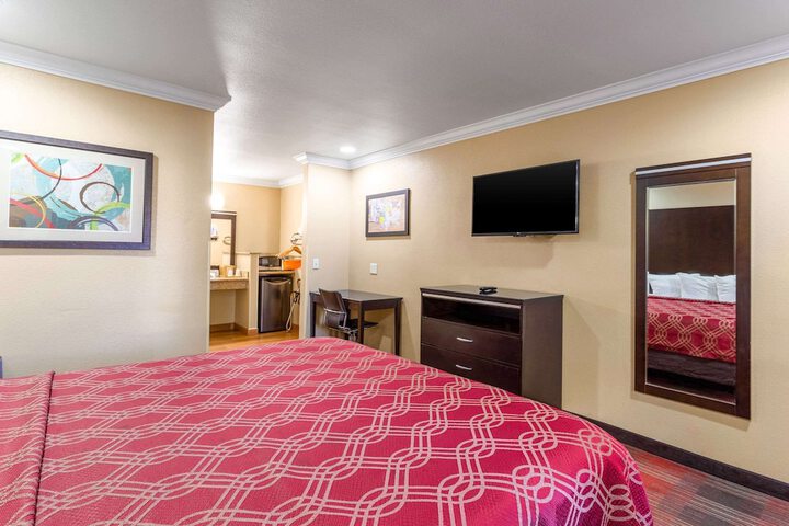 1 King Bed (5 of 19)