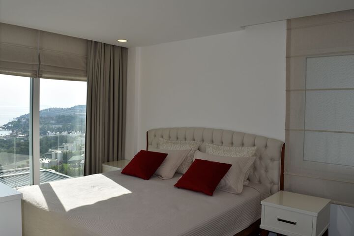 Room 2 of 67